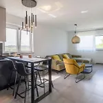 Stunning In With Wifi Apartment