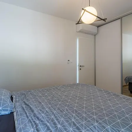 1 Bedroom Lovely In *