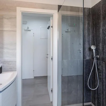 1 Bedroom Lovely In * Žbandaj